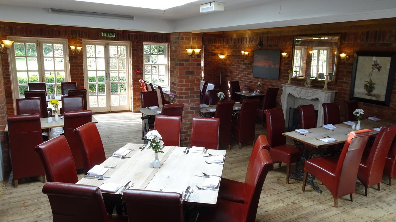 The Furze Bush Inn Newbury  Zewnętrze zdjęcie