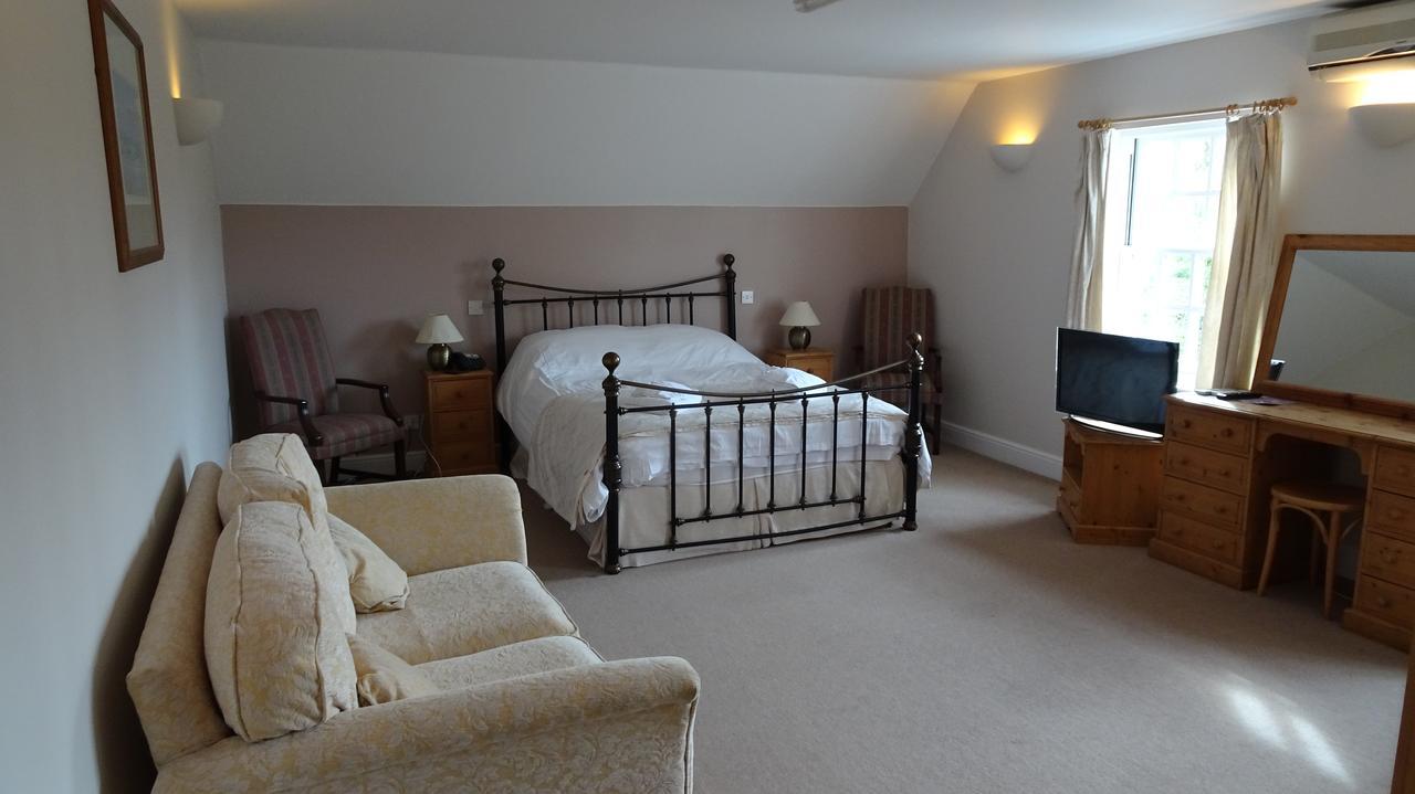 The Furze Bush Inn Newbury  Zewnętrze zdjęcie