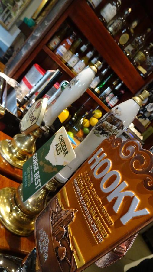 The Furze Bush Inn Newbury  Zewnętrze zdjęcie